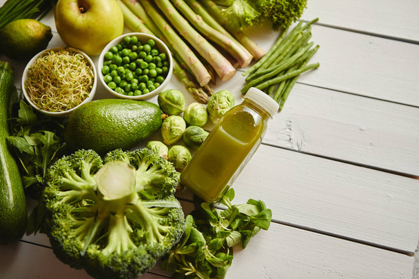 Green antioxidant organic vegetables, fruits and herbs - Valokuva, kuva