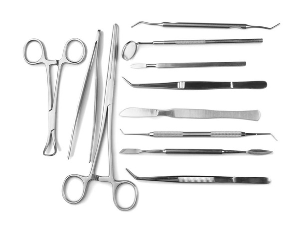 Narzędzia dentystyczne na białym tle - Zdjęcie, obraz