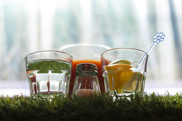 Набор для питья текилы томатный сок со специями лайма с апельсиновой солью и текилой
 - Фото, изображение