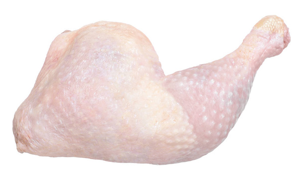 Tuore raaka kananliha, eristetty valkoisella pohjalla. Kanankoipi tai jalka, ylhäältä
. - Valokuva, kuva