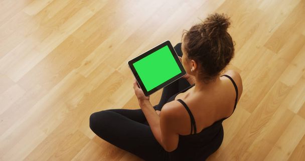 Black woman watching videos on tablet - Фото, изображение