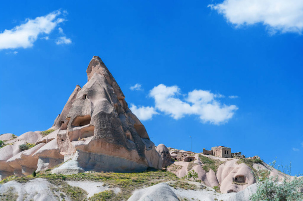 Mountain landscape in Pigeon valley in Cappadocia, Turkey - Foto, Imagen