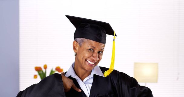 Proud mature African woman graduate - Foto, Bild