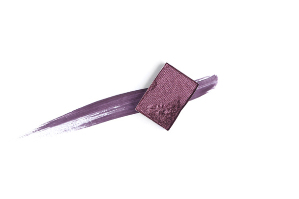vista superior de la sombra de ojos de color púrpura con trazo sobre fondo blanco
 - Foto, Imagen