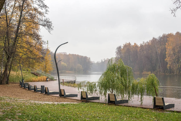 Autumn landscape on the Pekhorka River in the cloudy cold afternoon - Фото, изображение