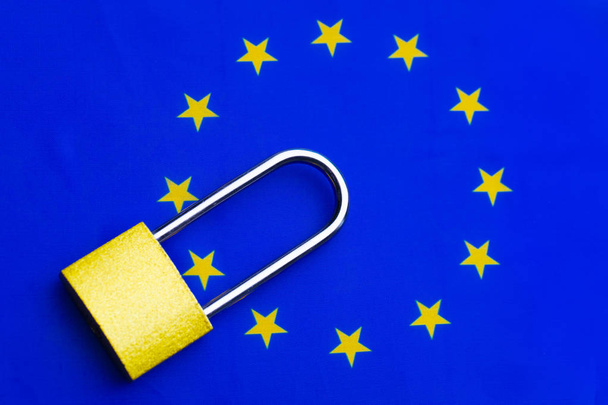 Drapeau de l'Union européenne avec cadenas Contexte
 - Photo, image