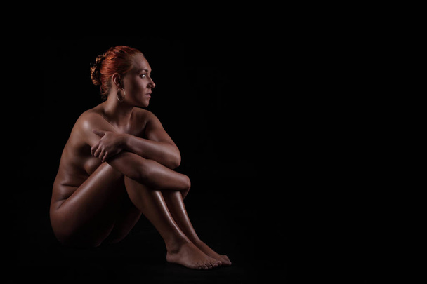 Meztelen alakformáló női személy, nu-art - Fotó, kép