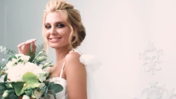beautiful sexy blonde bride posing in wedding dress with her husband - Video, Çekim