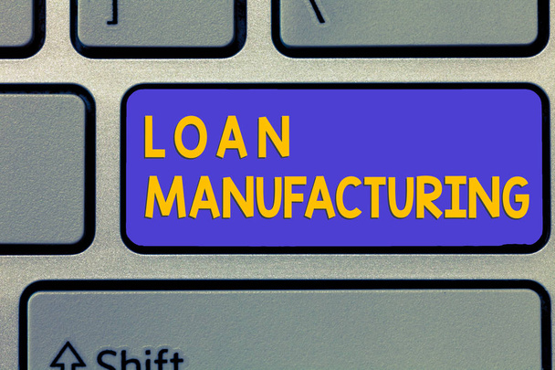 Handschrifttekst Loan Manufacturing. Concept betekent bankproces om de subsidiabiliteit van de lener te controleren - Foto, afbeelding