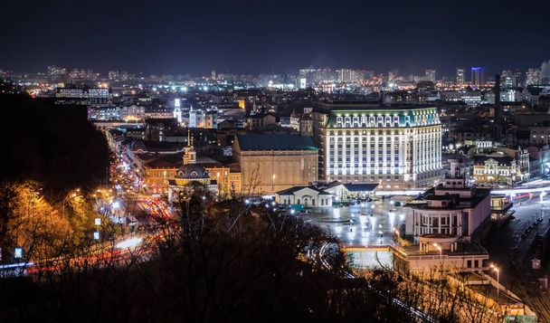 Panorama of night city landscape, historical district of city Kiev - Foto, Imagen