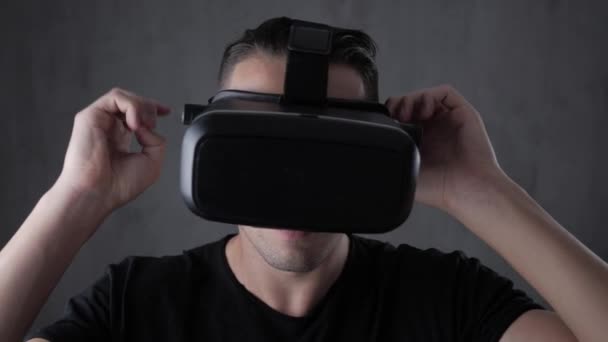Portrait of young man wearing VR Headset experiencing virtual reality. - Footage, Video
