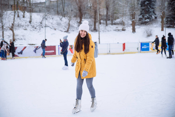 young woman learn to ski at city ice rink - 写真・画像