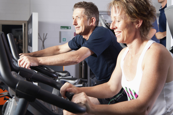 Mature couple at fitness centre - Photo, Image