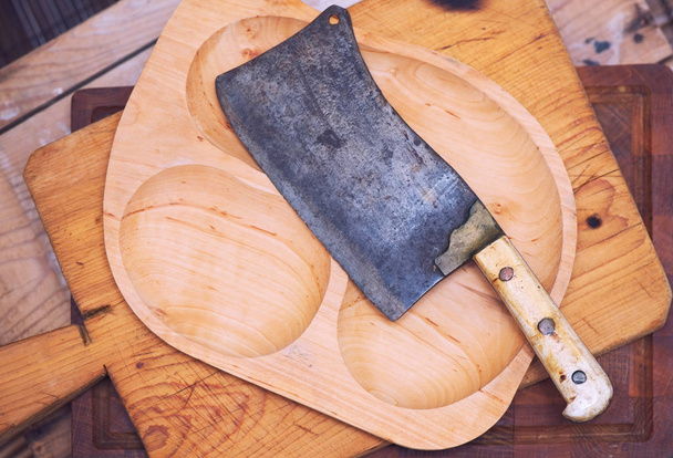 Old meat cleaver on wooden cutting boards - Фото, изображение