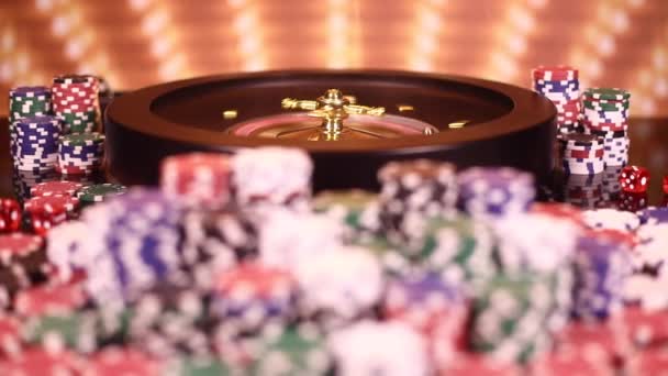 Kumarhanede rulet çarkı çalışıyor, Poker Chips - Video, Çekim