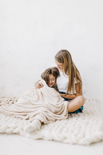 young beautiful mother with her daughter - Foto, Bild