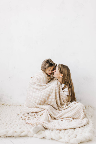 young beautiful mother with her daughter - Foto, Bild