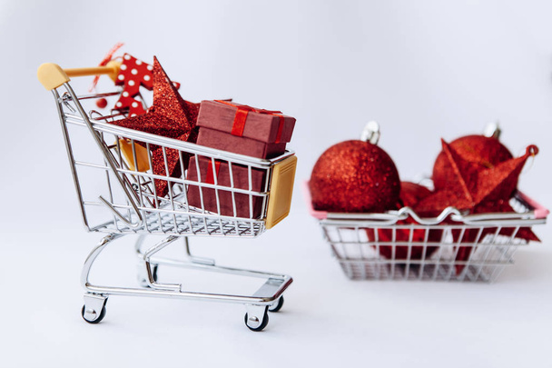 クリスマス セールやギフト ショッピングの概念の写真. - 写真・画像