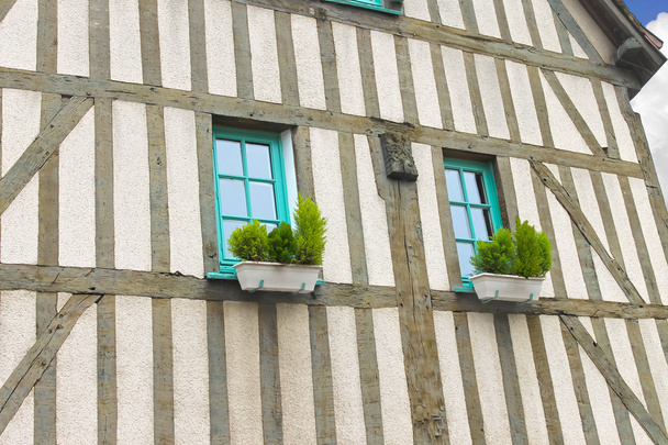 Фасад старого дома в Шартре. Франция
 - Фото, изображение