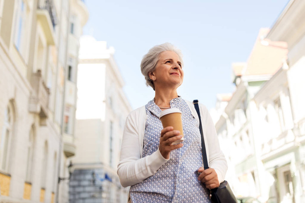 senior woman drinking coffee at summer city - Foto, immagini
