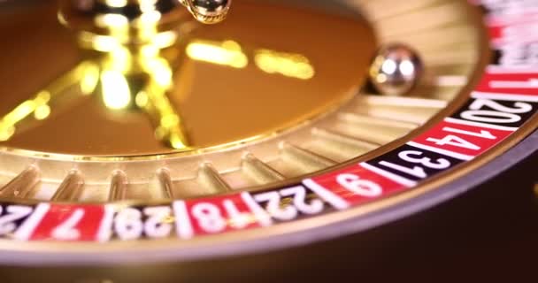 Rueda de ruleta corriendo en un casino - Metraje, vídeo