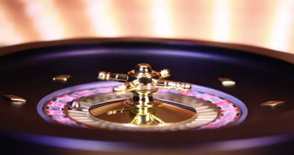 Rueda de ruleta corriendo en un casino - Metraje, vídeo
