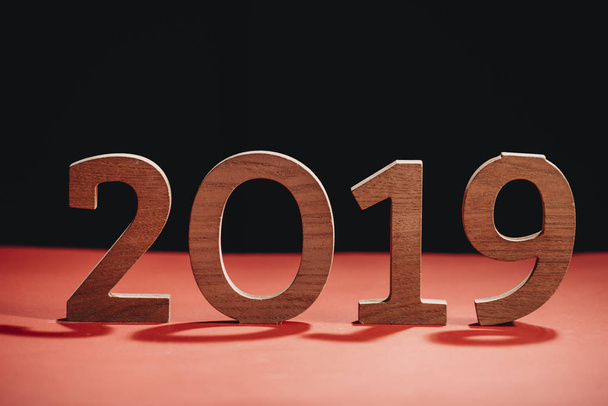 Kreatives Neujahrsplakat mit Zahlen 2019  - Foto, Bild
