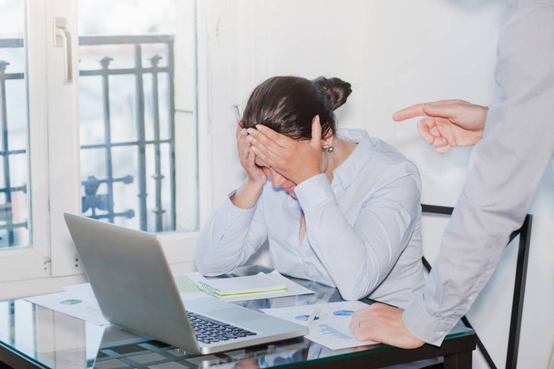 angry boss and stressed employee in the office, punishment - Valokuva, kuva