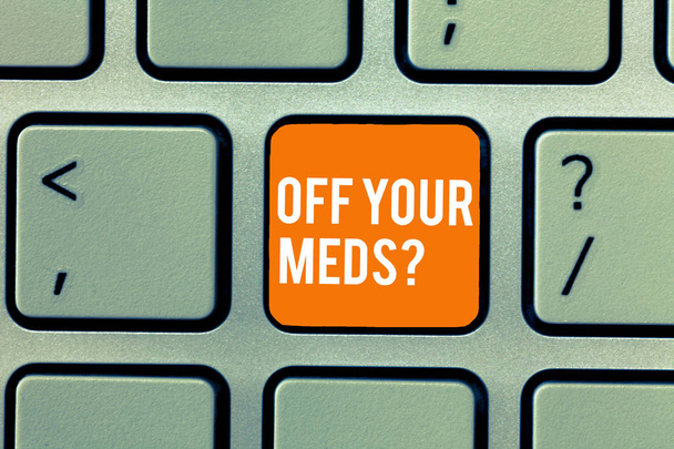 Εννοιολογική χέρι γραφή δείχνει Off Meds σας ερώτηση. Επαγγελματίες φωτογραφία κείμενο, σταματώντας την χρήση του συνταγογραφήσει φάρμακα - Φωτογραφία, εικόνα
