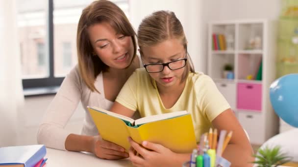 mother and daughter doing homework together - Filmati, video