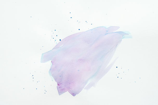 trazo de acuarela abstracta violeta y azul con manchas en papel blanco
 - Foto, Imagen