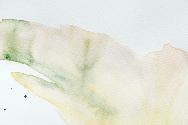 absztrakt fehér alapon zöld és sárga akvarell festészet - Fotó, kép