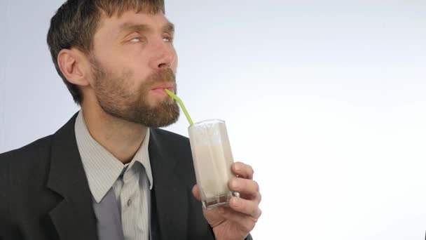 bearded businessman drinks detox smoothie, healthy lifestyle concept. cocktail from vegetable and fruit. slow motion - Video