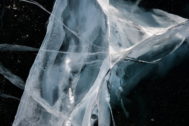 Kék repedt felülete a jég felület, a Bajkál-tó - Fotó, kép