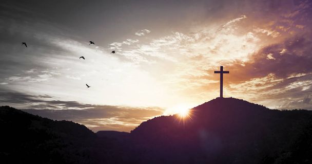 Concetto natalizio: Crocifissione della croce di Gesù Cristo al tramonto
 - Foto, immagini
