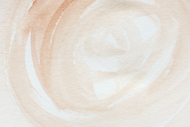 primer plano de la pintura de acuarela marrón abstracta sobre papel blanco
 - Foto, imagen