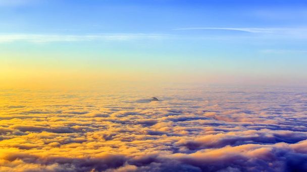 schöner Himmel mit Wolken Luftaufnahme - Foto, Bild