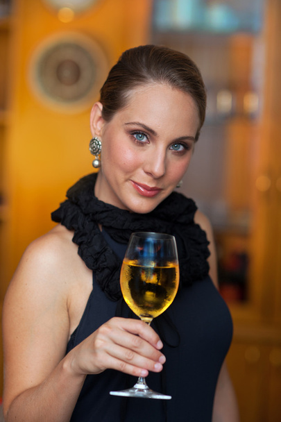 attractive woman with wine - Valokuva, kuva