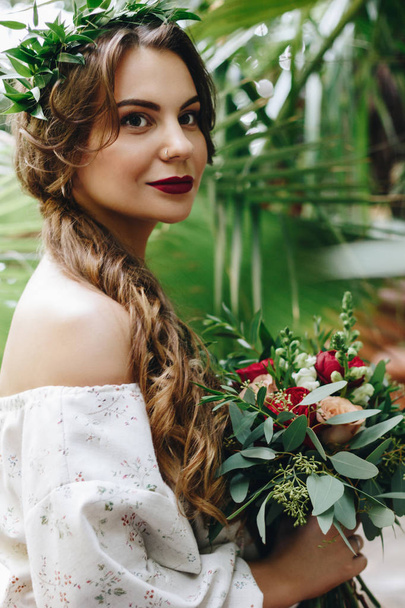Beautiful bride with bouquet in botanical garden - Zdjęcie, obraz