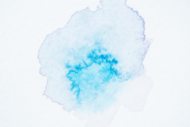 abstraktní tyrkysový akvarel skvrna na bílém papíře - Fotografie, Obrázek