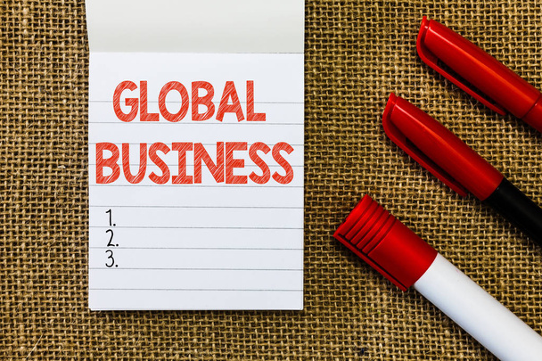 Szóírás szöveg Global Business. Üzleti koncepció a kereskedelem és az üzleti rendszer számára egy vállalat világszerte - Fotó, kép