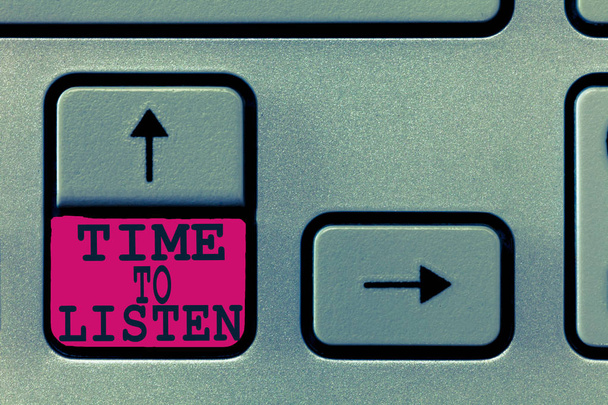 Tekst znak pokazuje czas do słuchania. Koncepcyjne zdjęcie zwracanie uwagi na kogoś lub coś, aby usłyszeć - Zdjęcie, obraz