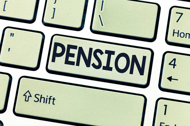 Escritura a mano conceptual que muestra la Pensión. Foto de negocios mostrando los ingresos que las personas mayores ganan después de la jubilación Ahorra para los años de edad avanzada
 - Foto, imagen