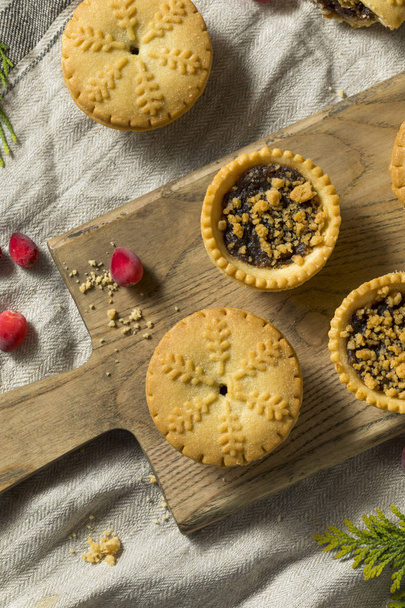Homemade Mini Mincemeat Pies for the Holidays - 写真・画像