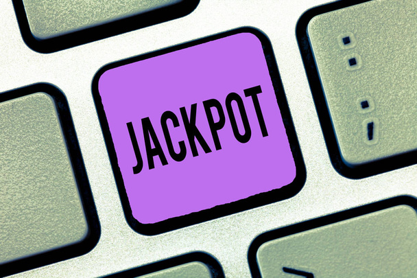 Scrivere una nota che mostra Jackpot. Business photo showcase Grande premio in denaro nel gioco Lotteria Grande premio Il gioco d'azzardo relative
 - Foto, immagini