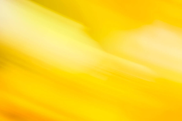 Abstracte glanzende gouden Golf achtergrond. Gouden bokeh beweging achtergrond. Gele beweging abstracte swirl - Foto, afbeelding