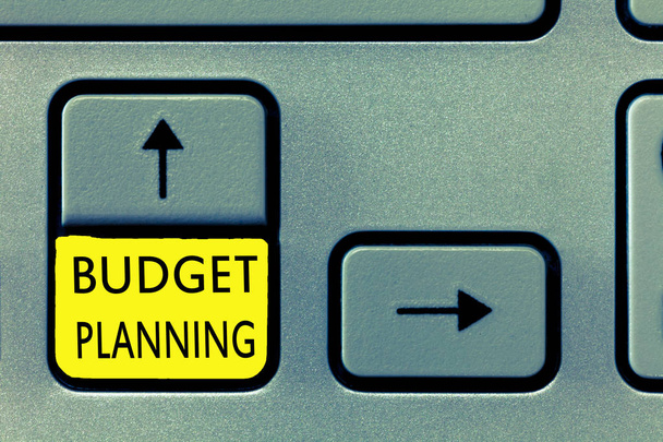 Notatka z Planowania Budżetowego. Prezentacja zdjęć biznesowych Pisemny opis bieżących i przyszłych wydatków - Zdjęcie, obraz