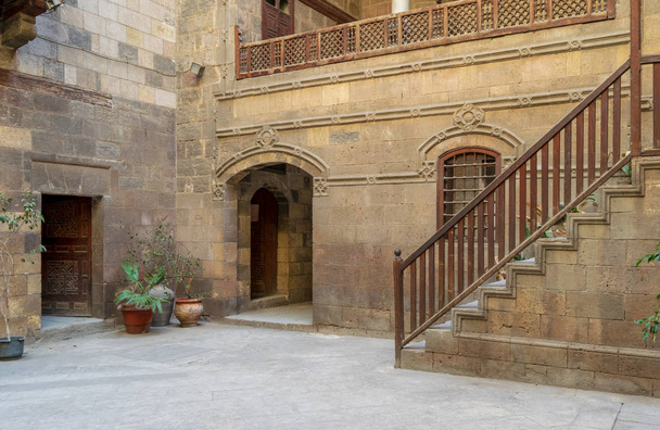 Fachada de Zeinab Khatoun casa histórica, distrito de Azhar, distrito de Darb Al-Ahmar, Cairo Velho, Egito
 - Foto, Imagem