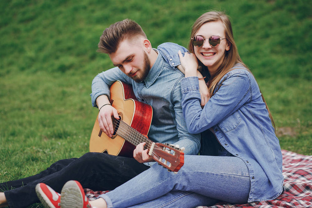 couple with guitar - Foto, Imagem