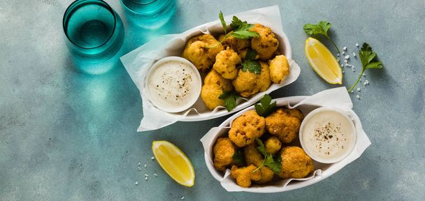 banner of Fried cauliflower in batter with a savory sauce of cas - Foto, Imagem